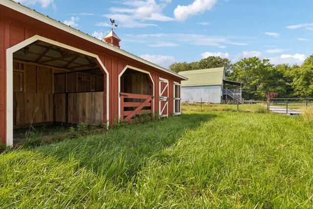 210 S 3rd St, Dickson, TN 37055 - view of stable