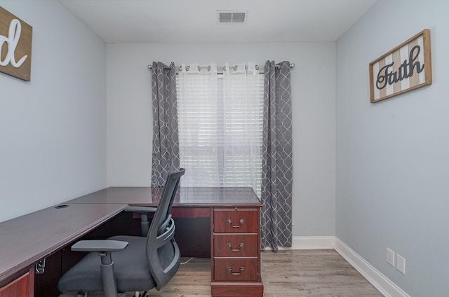 409 Princeton Dr, Lebanon, TN 37087 - home office with light wood finished floors and baseboards