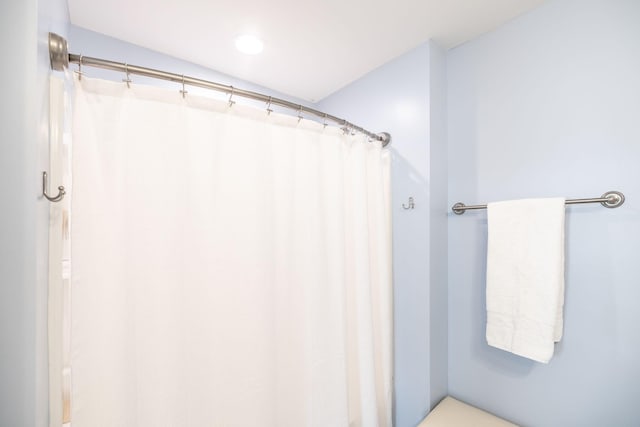 1039 Laffite Way, Gallatin, TN 37066 - full bath with curtained shower