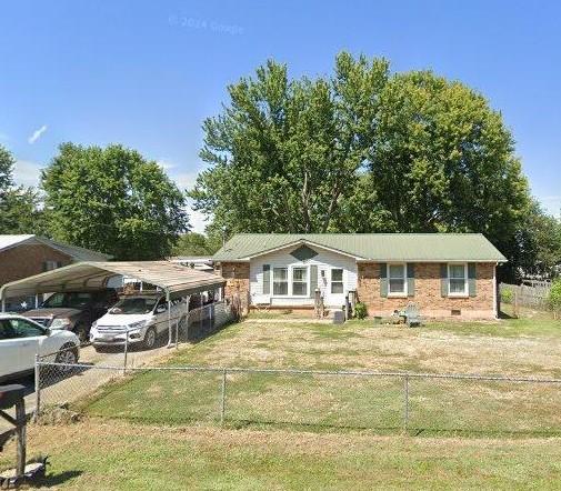 513 Yvonne Dr, Clarksville, TN 37042 - view of front facade featuring a carport, driveway, and crawl space