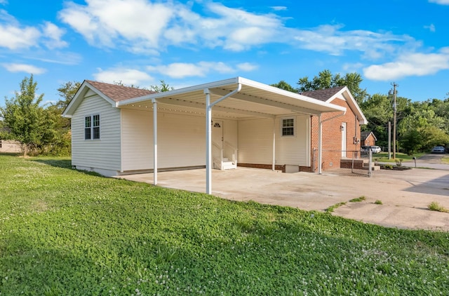 517 Overton Dr, Clarksville, TN 37042 - rear view of house with a yard, roof with shingles, a carport, and concrete driveway