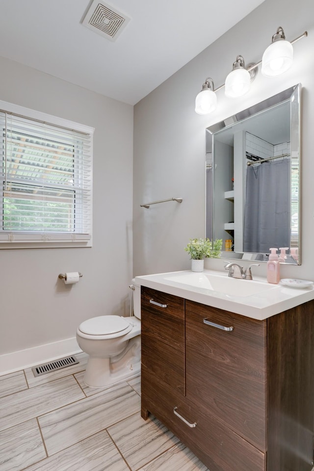 158 W Hite St, Gallatin, TN 37066 - full bath featuring toilet, vanity, and baseboards