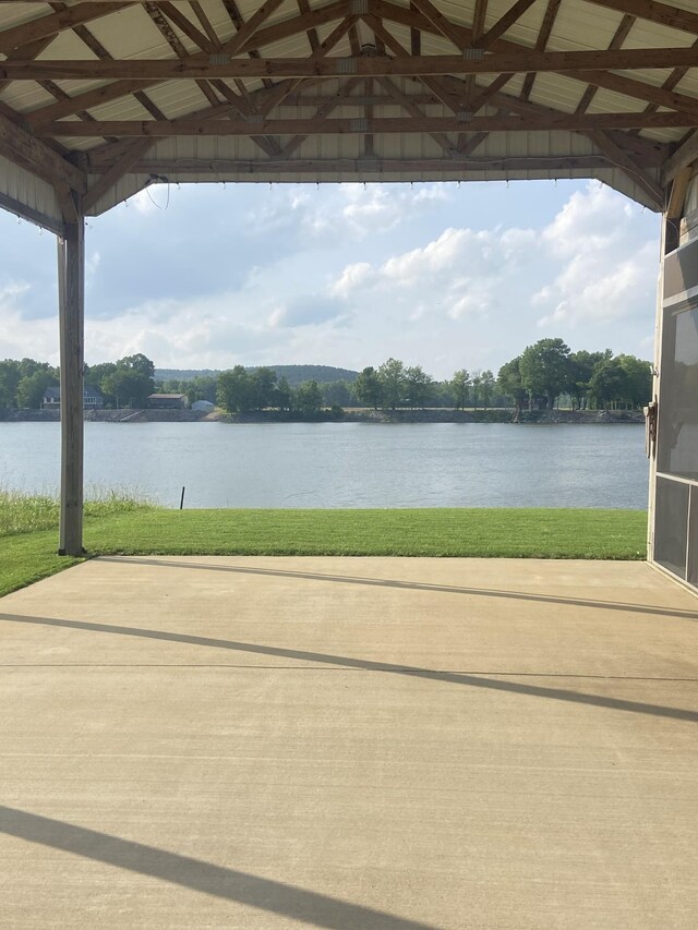 1139 River Front Dr, Clifton, TN 38425