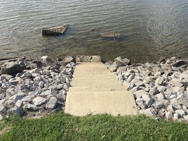1139 River Front Dr, Clifton, TN 38425