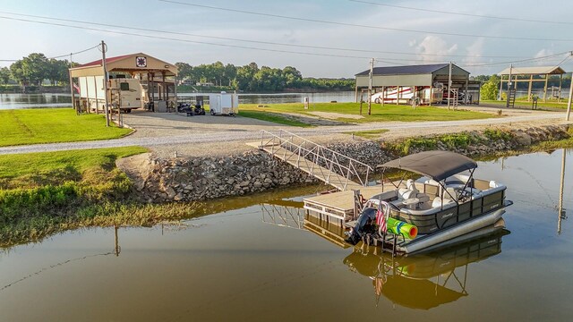 1139 River Front Dr, Clifton, TN 38425
