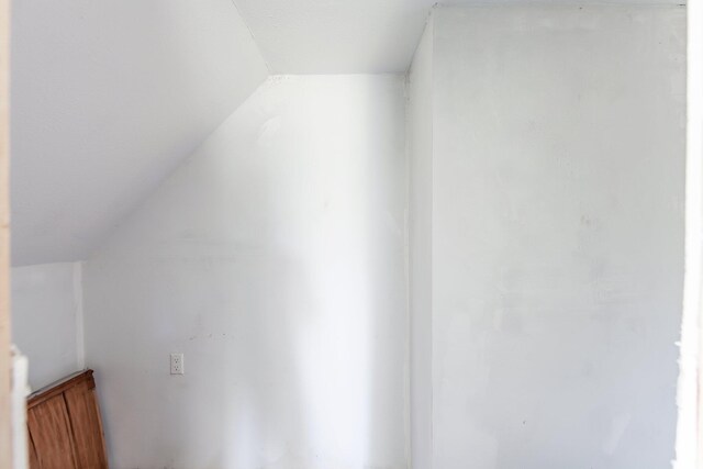 3396 Unionville Rd, Halls, TN 38040 - additional living space with vaulted ceiling