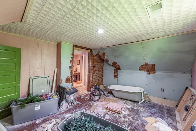 3396 Unionville Rd, Halls, TN 38040 - interior space featuring a freestanding tub and lofted ceiling