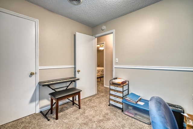 825 Oak St, Franklin, KY 42134 - miscellaneous room with carpet and a textured ceiling
