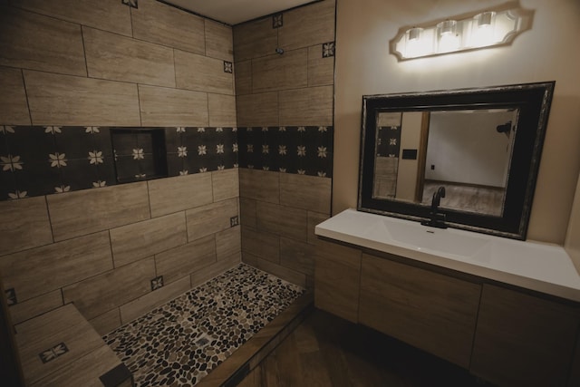 310 E 15th St, Columbia, TN 38401 - full bath with vanity and tiled shower