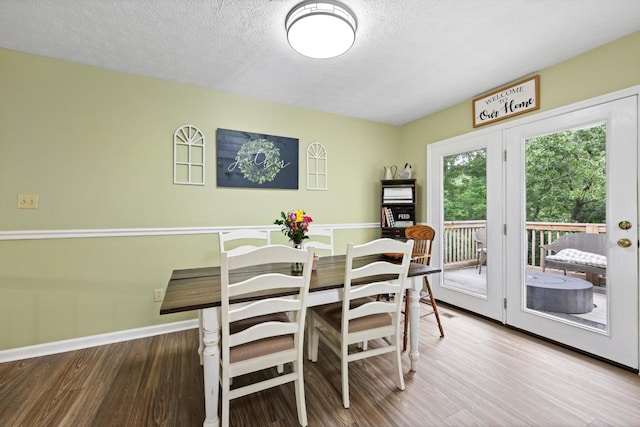 152 Scenic Cir, Ringgold, GA 30736 - dining area with wood finished floors, a textured ceiling, and baseboards