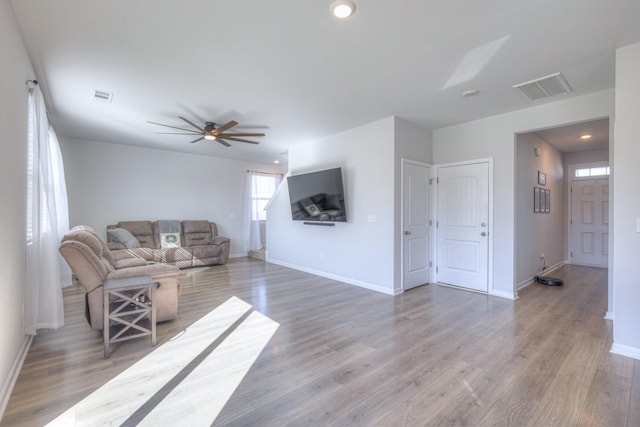 336 Ryan Rd, Chapel Hill, TN 37034 - living room featuring light wood finished floors, ceiling fan, and recessed lighting