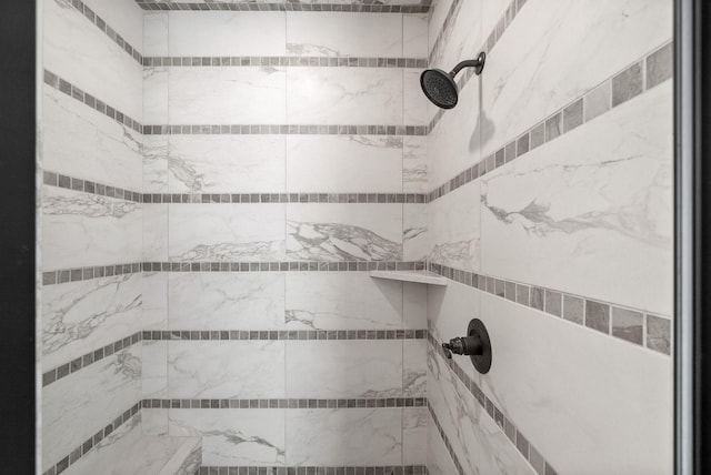 324 Kildeer Dr, Clarksville, TN 37040 - full bath with a tile shower