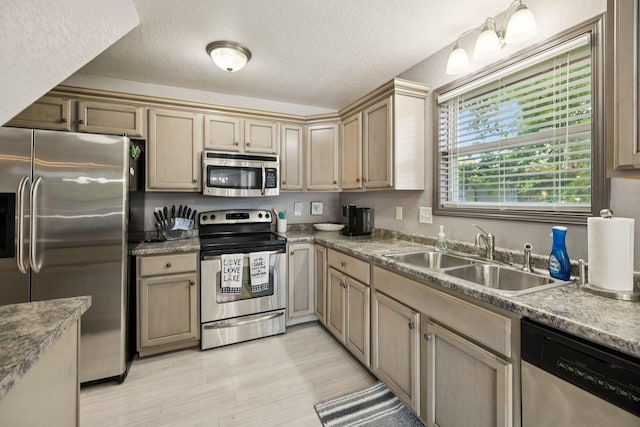 117 Sparrow Ln, Dover, TN 37058 - kitchen featuring stainless steel appliances, light wood finished floors, and a textured ceiling