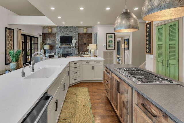 238 Pelham Dr, Brentwood, TN 37027 - kitchen with a sink, appliances with stainless steel finishes, open floor plan, recessed lighting, and dark wood-type flooring