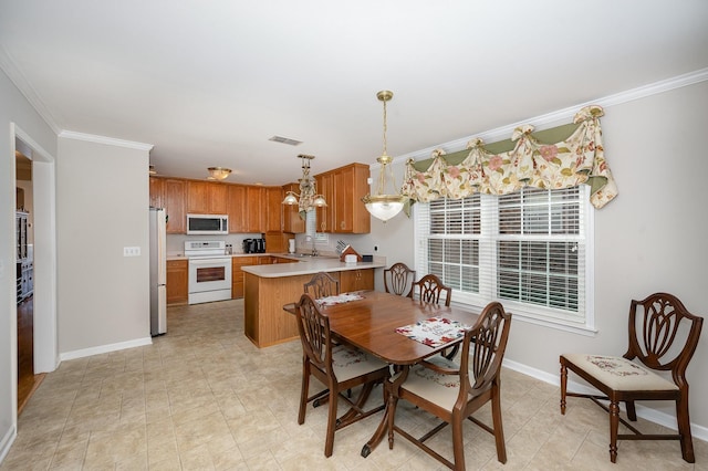 646 Forest Glen Cir, Murfreesboro, TN 37128 - dining area with crown molding, baseboards, and a chandelier