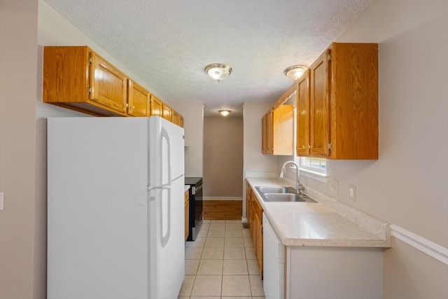 104 Hillcreek Ct, Portland, TN 37148 - kitchen with freestanding refrigerator, a sink, black electric range, light countertops, and a textured ceiling