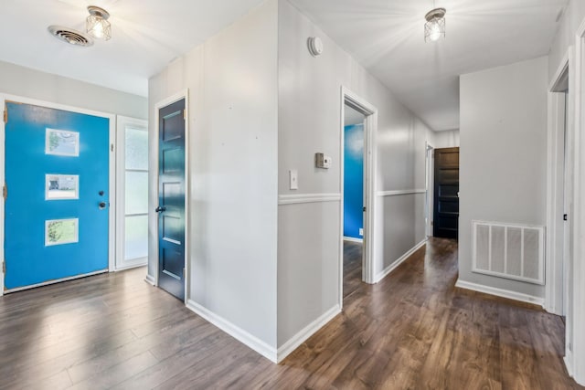 414 Ashe Ave, New Johnsonville, TN 37134 - corridor featuring wood finished floors and baseboards