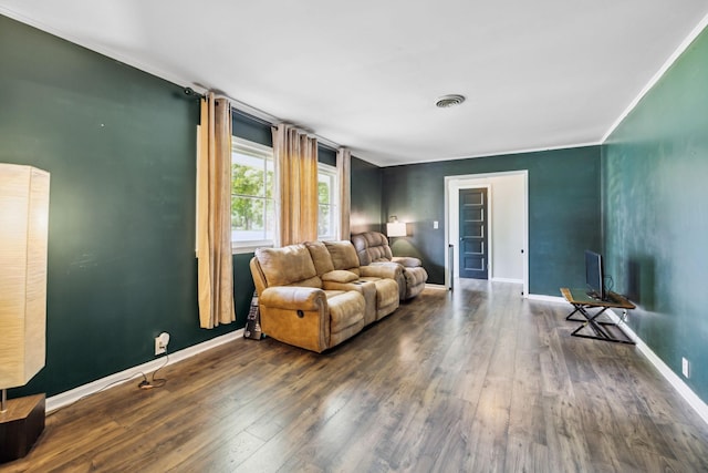 414 Ashe Ave, New Johnsonville, TN 37134 - living area featuring wood finished floors, baseboards, and ornamental molding