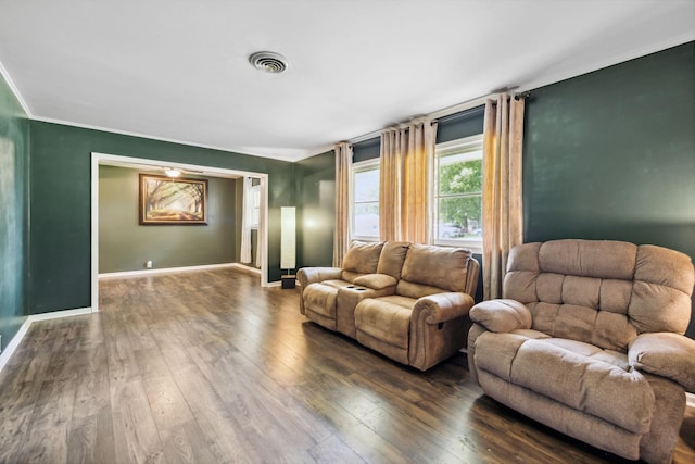 414 Ashe Ave, New Johnsonville, TN 37134 - living area featuring hardwood / wood-style floors and baseboards