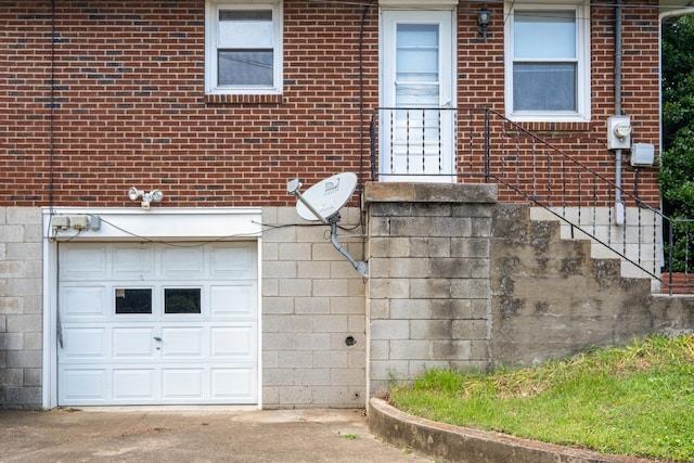 924 Shauna Dr, Nashville, TN 37214 - view of side of property featuring brick siding, an attached garage, and driveway