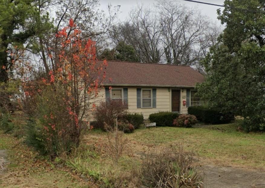 415 E Sunset Dr, Lebanon, TN 37087 - view of front of property with a front yard