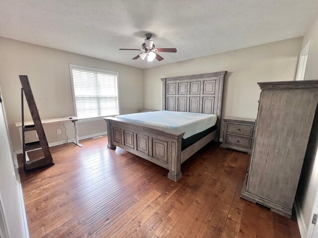 783 Galen Rd, Lafayette, TN 37083 - bedroom featuring dark wood-type flooring, a textured ceiling, a ceiling fan, and baseboards