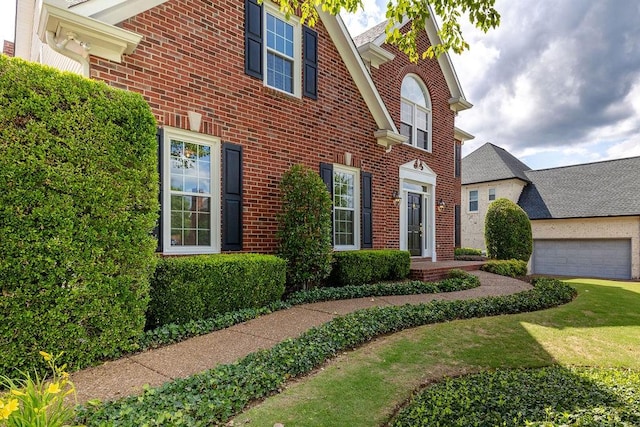 517 Ridgestone Dr, Franklin, TN 37064 - traditional home featuring brick siding, a front lawn, and an attached garage