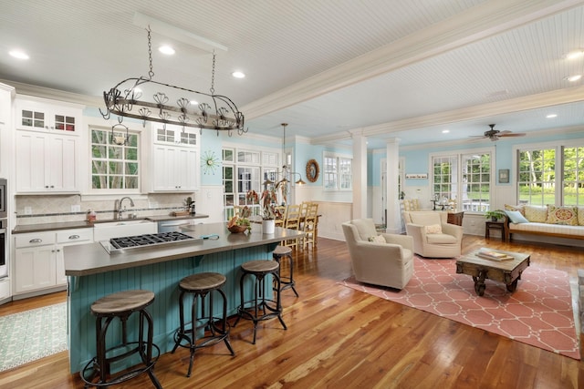 460 Whistler Cv, Franklin, TN 37067 - kitchen featuring open floor plan, crown molding, dark countertops, light wood-type flooring, and recessed lighting