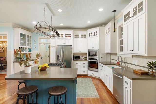 460 Whistler Cv, Franklin, TN 37067 - kitchen featuring appliances with stainless steel finishes, a chandelier, a sink, dark countertops, and recessed lighting