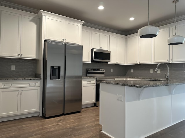 1451 Rebecca Johns Dr, Murfreesboro, TN 37128 - kitchen featuring stainless steel appliances, a sink, dark stone countertops, backsplash, and recessed lighting