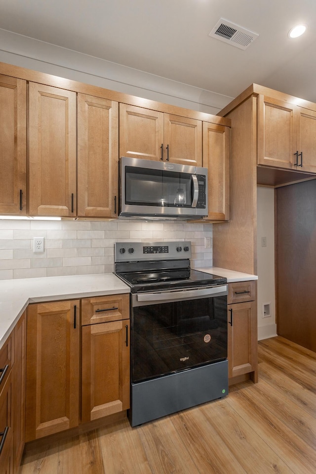 516 Willow Grv Ct, Ringgold, GA 30736 - kitchen with appliances with stainless steel finishes, light wood-type flooring, decorative backsplash, light countertops, and recessed lighting