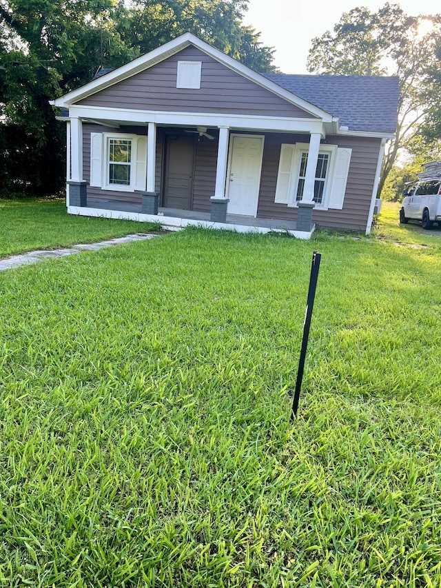 1376 Rutledge Ln, Lebanon, TN 37087 - bungalow-style home with a porch, a front yard, and roof with shingles