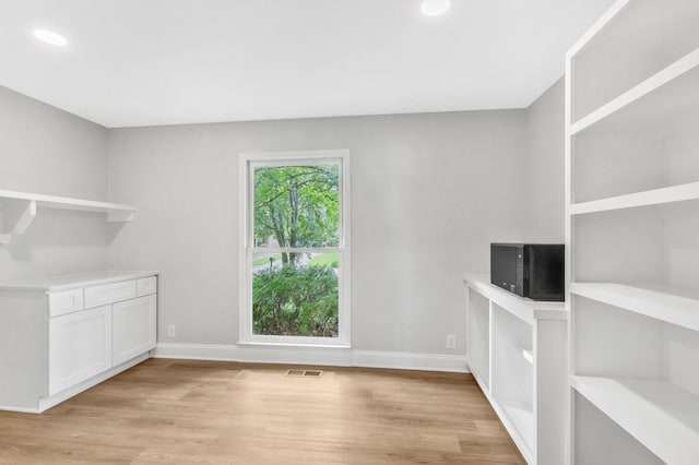 2302 Surrey Dr, Murfreesboro, TN 37129 - interior space featuring light wood-style floors, baseboards, and recessed lighting