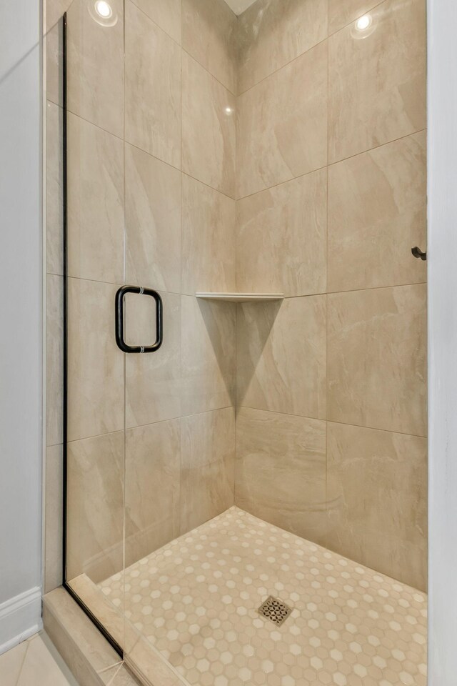 2302 Surrey Dr, Murfreesboro, TN 37129 - full bath featuring a shower stall