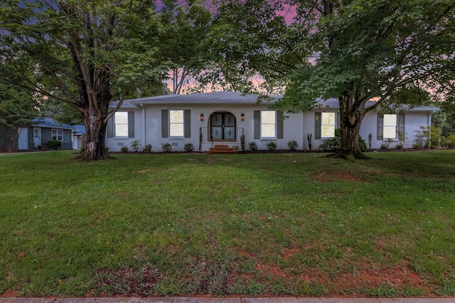 2302 Surrey Dr, Murfreesboro, TN 37129 - ranch-style house featuring a front lawn