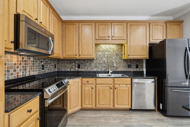 1816 Brentwood Pointe, Franklin, TN 37067 - kitchen with stainless steel appliances, a sink, ornamental molding, light wood finished floors, and tasteful backsplash