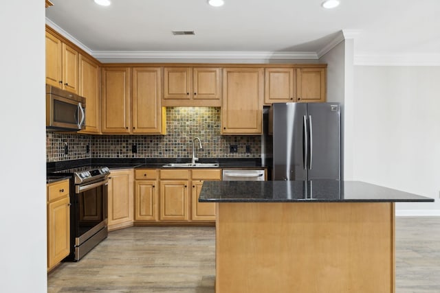 1816 Brentwood Pointe, Franklin, TN 37067 - kitchen with stainless steel appliances, a sink, crown molding, light wood-type flooring, and a center island