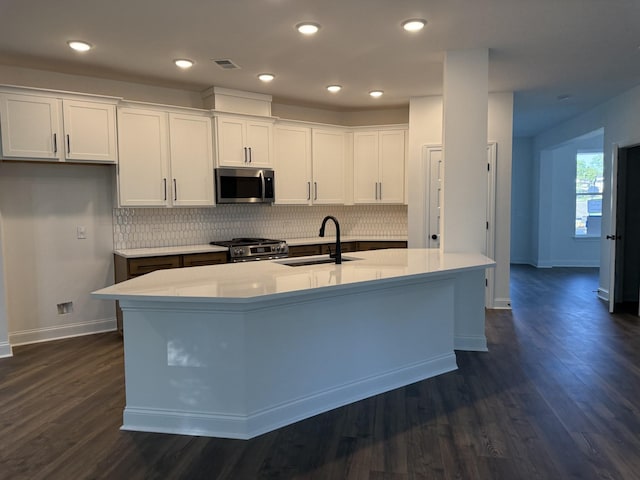 1279 Linn Cove Ct, Gallatin, TN 37066 - kitchen featuring stainless steel appliances, a sink, backsplash, baseboards, and recessed lighting