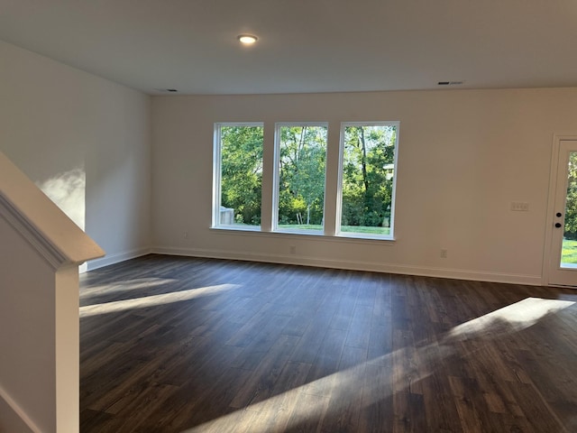 1279 Linn Cove Ct, Gallatin, TN 37066 - unfurnished living room featuring plenty of natural light, dark wood finished floors, baseboards, and recessed lighting