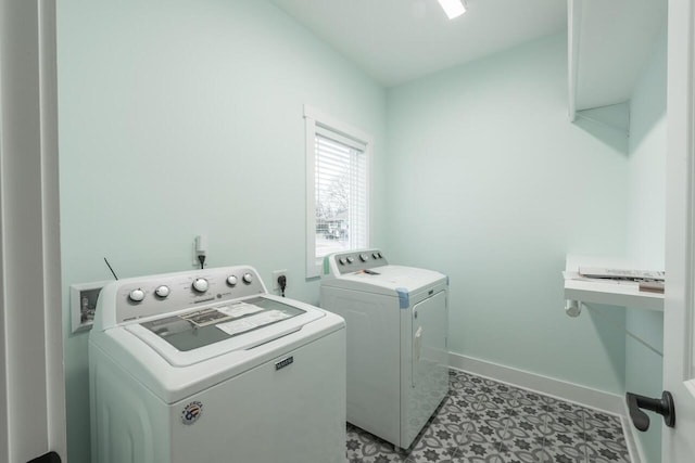 1600 Anderson Ave, Chattanooga, TN 37404 - laundry area with washer and clothes dryer and baseboards