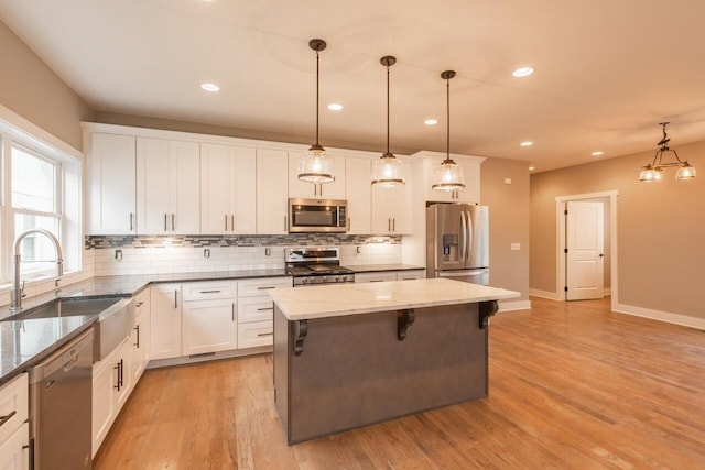 1600 Anderson Ave, Chattanooga, TN 37404 - kitchen featuring stainless steel appliances, a sink, a center island, decorative backsplash, and baseboards