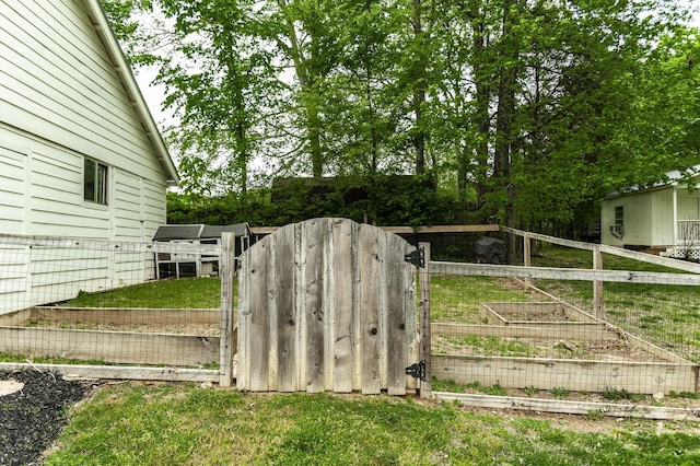 1078 Sunset Dr, Gallatin, TN 37066 - view of yard with a gate and a vegetable garden