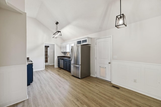 1006 Aretha Dr, Murfreesboro, TN 37128 - kitchen with appliances with stainless steel finishes, vaulted ceiling, light wood-style flooring, a wainscoted wall, and hanging light fixtures