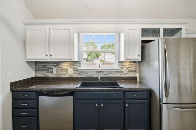 1006 Aretha Dr, Murfreesboro, TN 37128 - kitchen with stainless steel appliances, a sink, decorative backsplash, and white cabinets