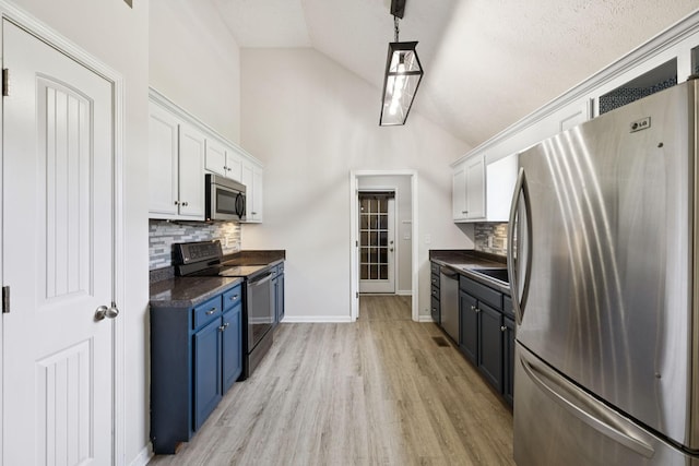 1006 Aretha Dr, Murfreesboro, TN 37128 - kitchen with stainless steel appliances, dark countertops, white cabinets, light wood-type flooring, and decorative backsplash