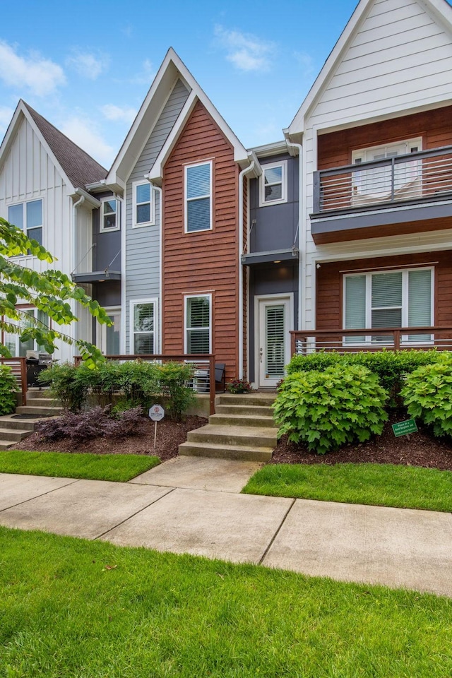 682 James Ave, Nashville, TN 37209 - multi unit property with board and batten siding and a balcony