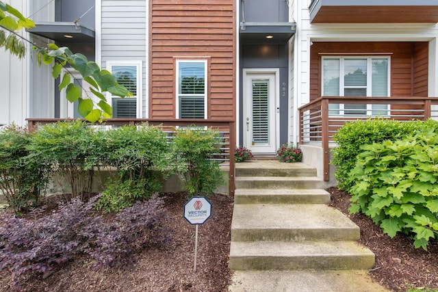682 James Ave, Nashville, TN 37209 - view of exterior entry featuring a porch