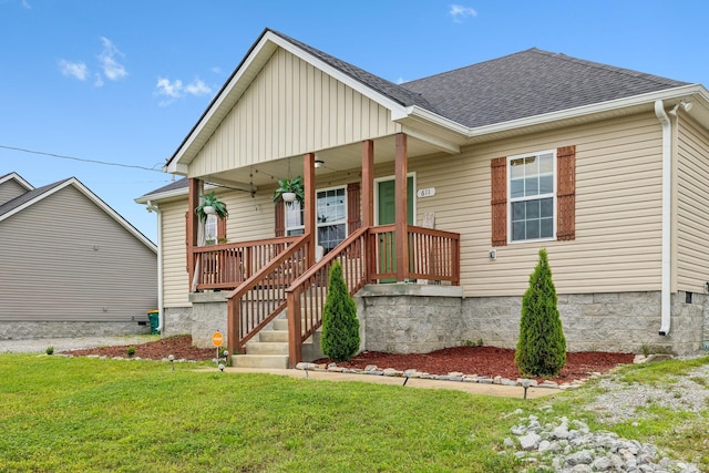 611 Annas Way, Lewisburg, TN 37091 - bungalow-style home with roof with shingles, a front yard, and covered porch