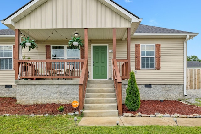 611 Annas Way, Lewisburg, TN 37091 - bungalow-style home with crawl space, roof with shingles, and covered porch