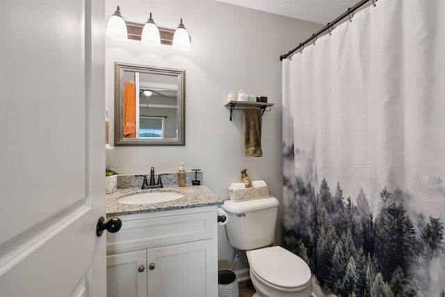 611 Annas Way, Lewisburg, TN 37091 - full bathroom featuring vanity, toilet, and curtained shower